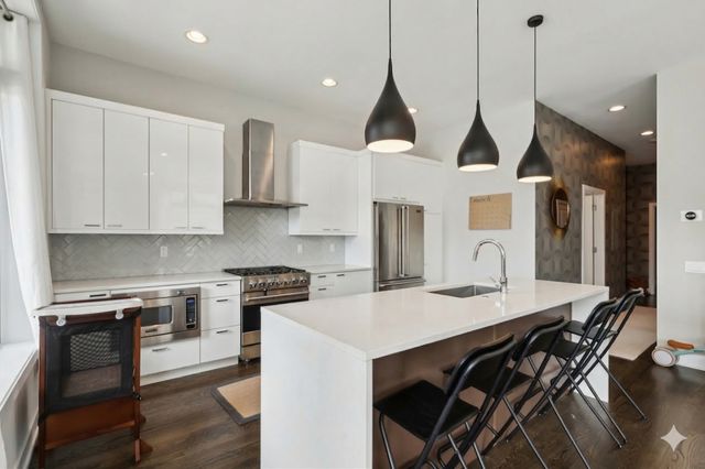469 N Paulina Street 201, Chicago, IL 60622