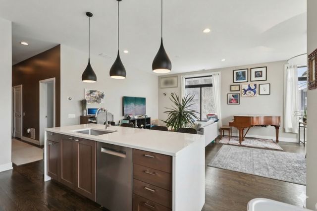 469 N Paulina Street 201, Chicago, IL 60622
