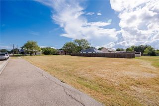 508 N 5th St, Robstown, TX 78380