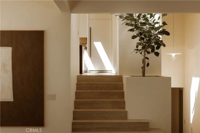 12162 Laurel Terrace Drive, Studio City, CA 91604