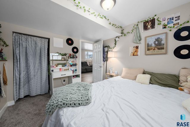 1001 N Homestead Cir Circle, Sioux Falls, SD 57103