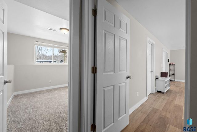 1001 N Homestead Cir Circle, Sioux Falls, SD 57103