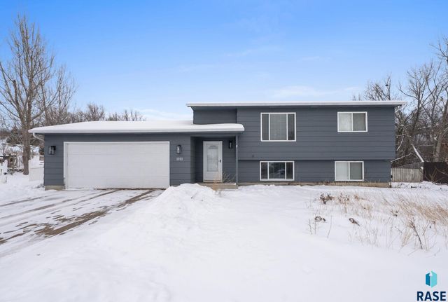 1001 N Homestead Cir Circle, Sioux Falls, SD 57103