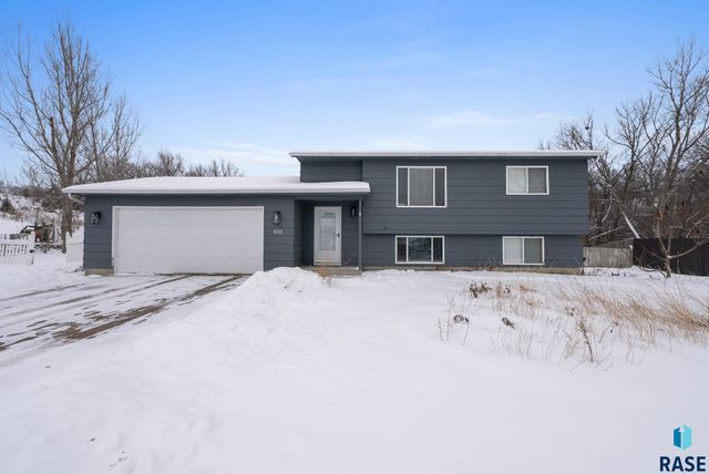 1001 N Homestead Cir Circle, Sioux Falls, SD 57103