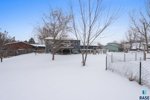 1001 N Homestead Cir Circle, Sioux Falls, SD 57103