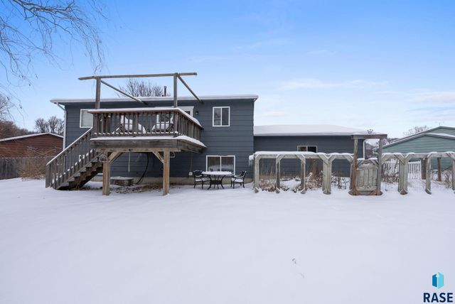 1001 N Homestead Cir Circle, Sioux Falls, SD 57103