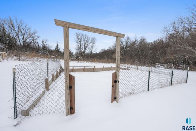 1001 N Homestead Cir Circle, Sioux Falls, SD 57103