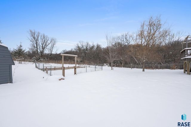 1001 N Homestead Cir Circle, Sioux Falls, SD 57103