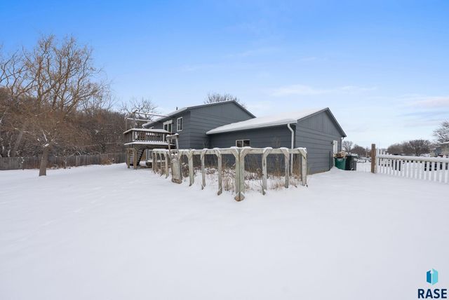 1001 N Homestead Cir Circle, Sioux Falls, SD 57103