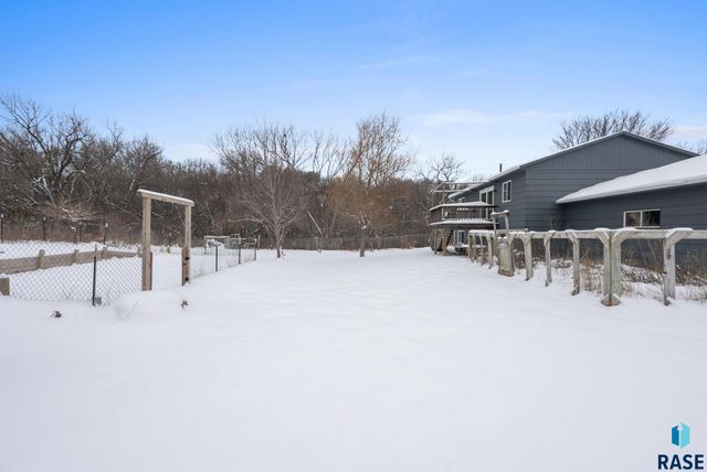 1001 N Homestead Cir Circle, Sioux Falls, SD 57103