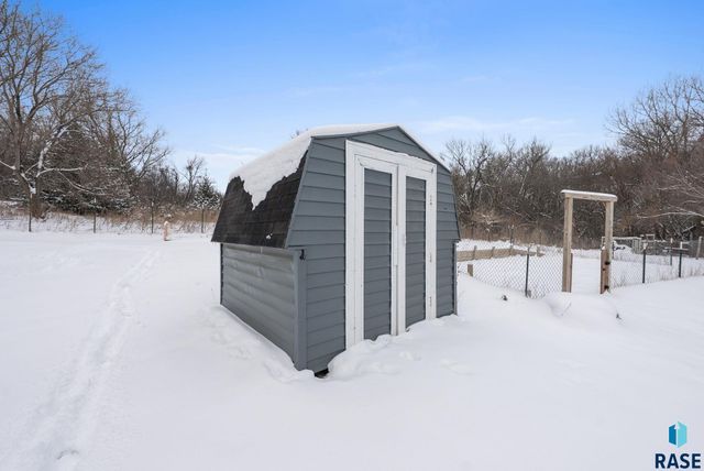 1001 N Homestead Cir Circle, Sioux Falls, SD 57103