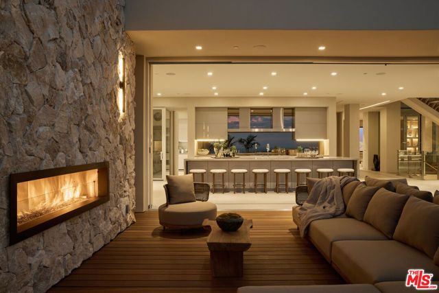 1615 Blue Jay Way, West Hollywood, CA 90069