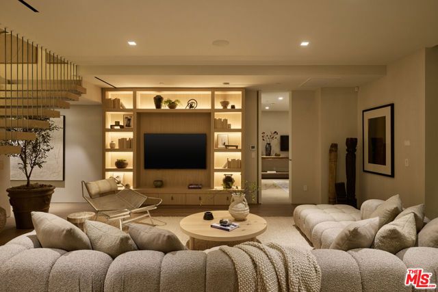 1615 Blue Jay Way, West Hollywood, CA 90069