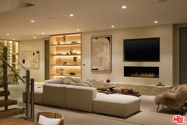 1615 Blue Jay Way, West Hollywood, CA 90069