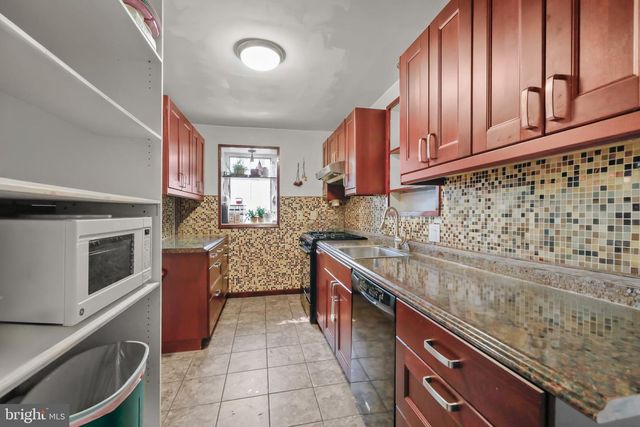 514 CUTLER AVE, Maple Shade, NJ 08052