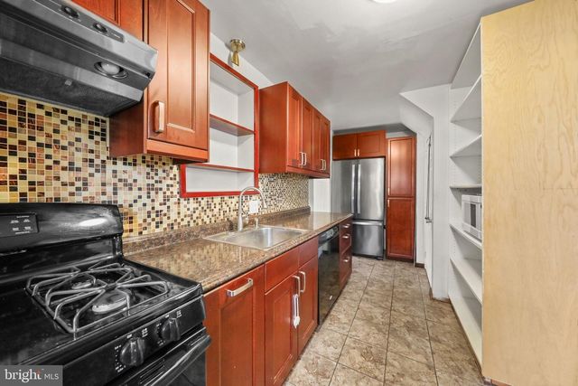 514 CUTLER AVE, Maple Shade, NJ 08052