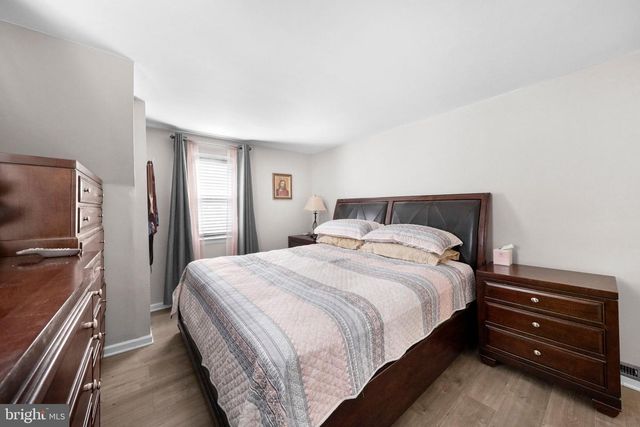 514 CUTLER AVE, Maple Shade, NJ 08052