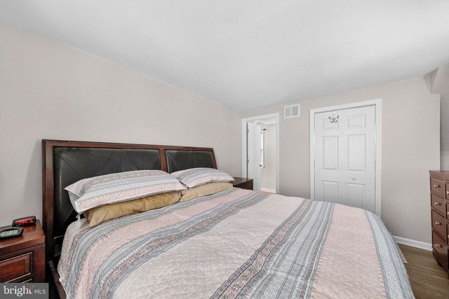 514 CUTLER AVE, Maple Shade, NJ 08052