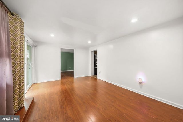 514 CUTLER AVE, Maple Shade, NJ 08052