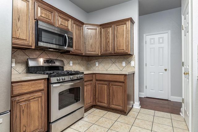 11017 NW 107th Circle, Yukon, OK 73099