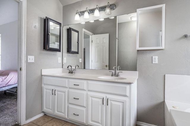 11017 NW 107th Circle, Yukon, OK 73099