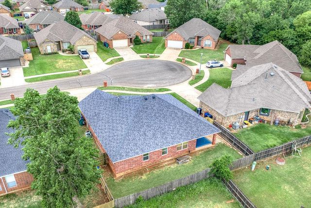 11017 NW 107th Circle, Yukon, OK 73099