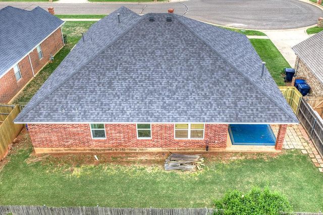 11017 NW 107th Circle, Yukon, OK 73099