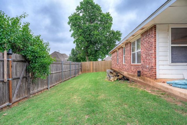 11017 NW 107th Circle, Yukon, OK 73099