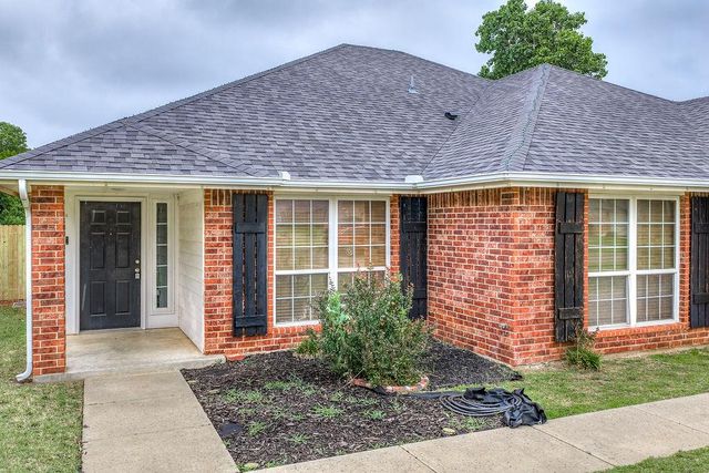11017 NW 107th Circle, Yukon, OK 73099