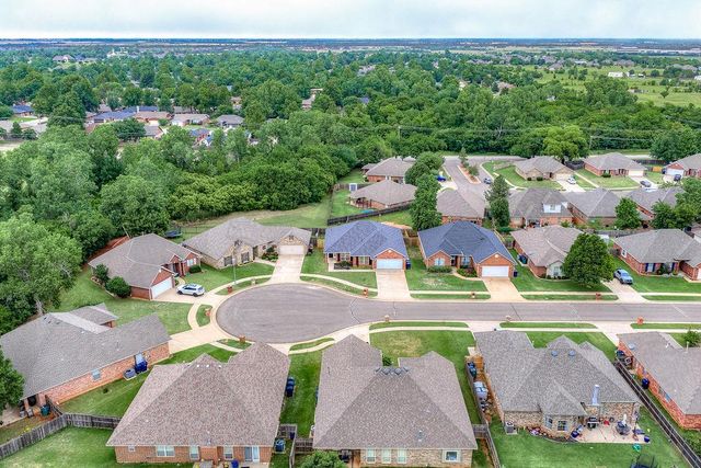 11017 NW 107th Circle, Yukon, OK 73099
