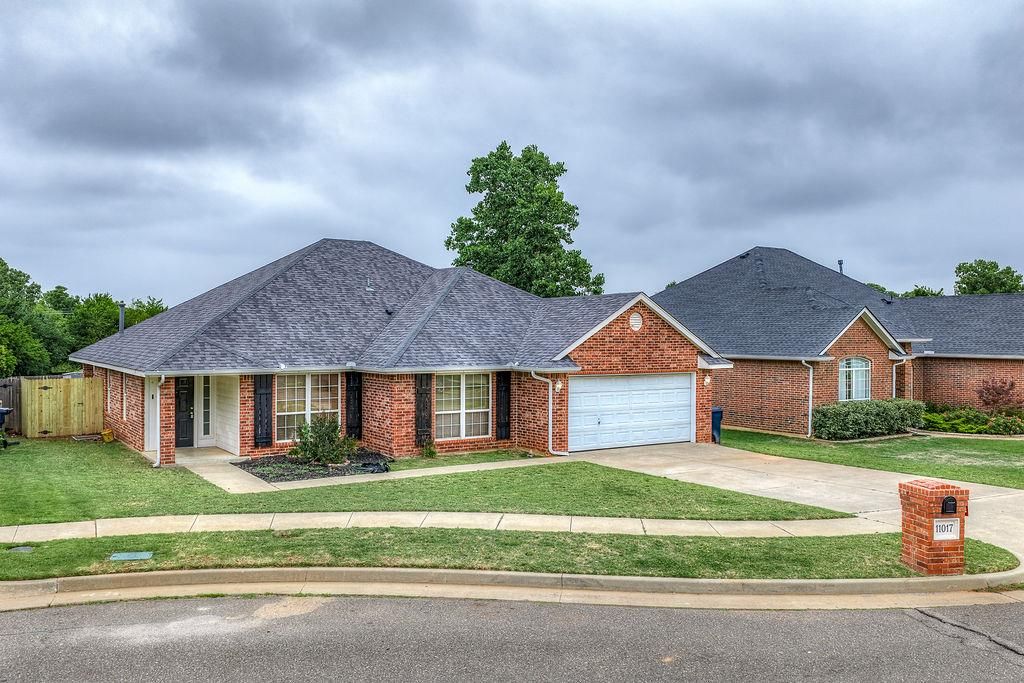 11017 NW 107th Circle, Yukon, OK 73099