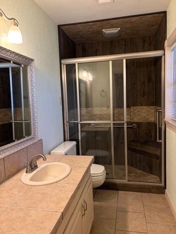 1002 Center Street, El Campo, TX 77437