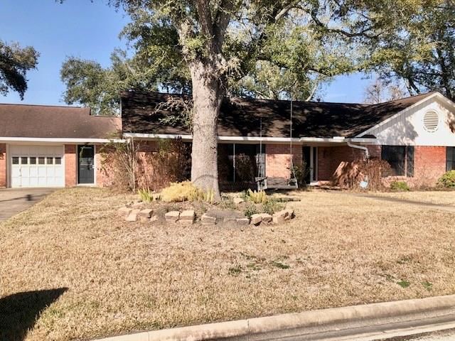 1002 Center Street, El Campo, TX 77437