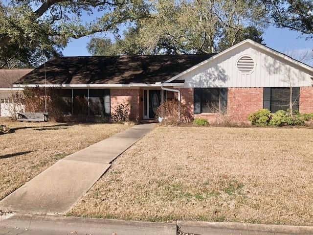 1002 Center Street, El Campo, TX 77437