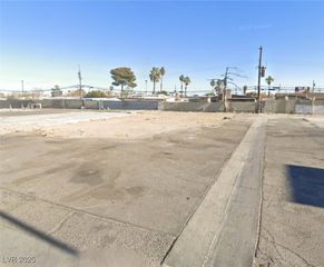 2201 Paradise Road, Las Vegas, NV 89104