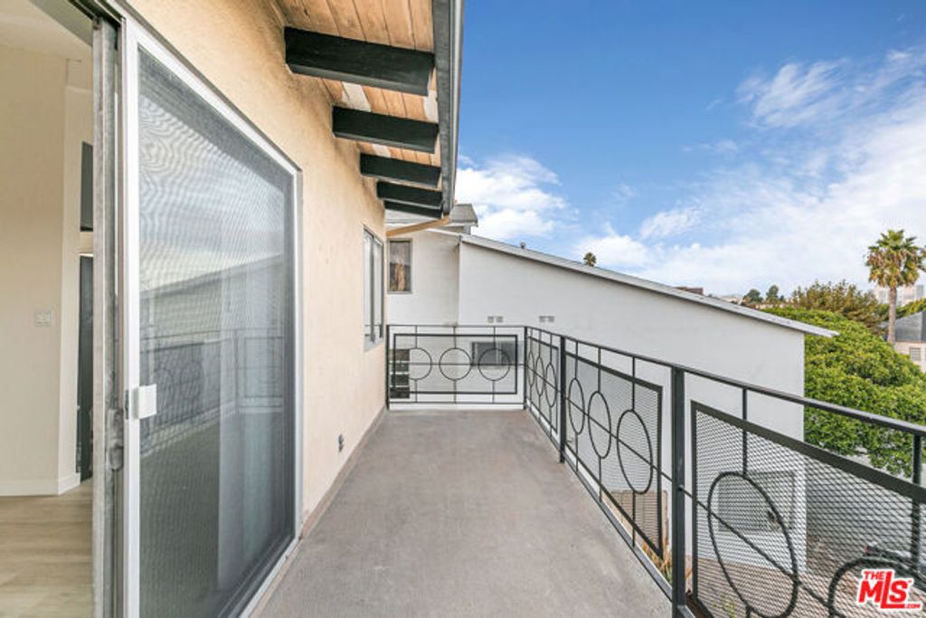 2637 S Centinela Avenue 18, Santa Monica, CA 90405