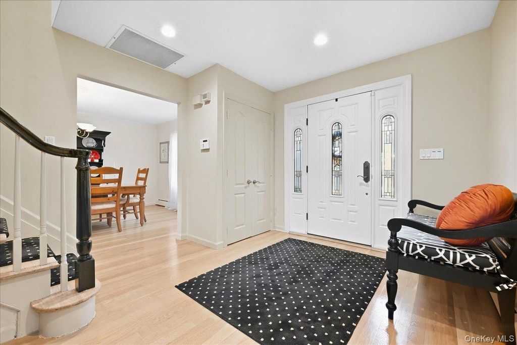 8 Philson Court, Commack, NY 11725 — photo 4