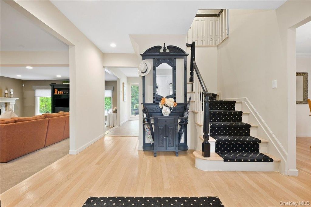 8 Philson Court, Commack, NY 11725 — photo 5