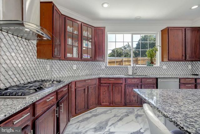 6810 ASHLEYS CROSSING CT, Temple Hills, MD 20748