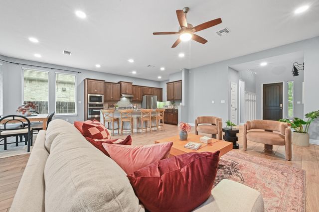 154 Ashleaf DR, Buda, TX 78610