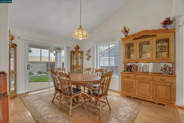 160 Meadow Brook Ct, Oakley, CA 94561