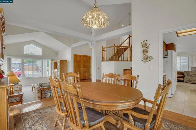 160 Meadow Brook Ct, Oakley, CA 94561