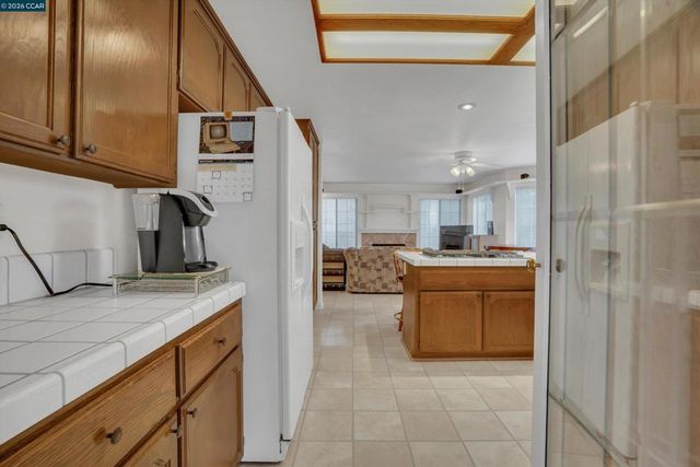 160 Meadow Brook Ct, Oakley, CA 94561