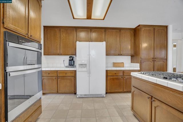 160 Meadow Brook Ct, Oakley, CA 94561
