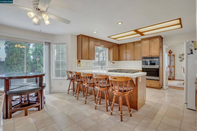 160 Meadow Brook Ct, Oakley, CA 94561