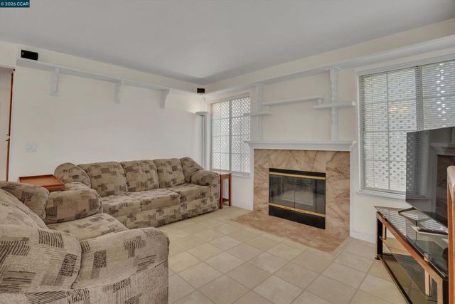160 Meadow Brook Ct, Oakley, CA 94561