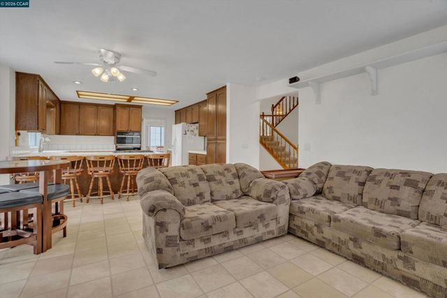 160 Meadow Brook Ct, Oakley, CA 94561