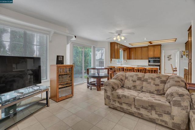 160 Meadow Brook Ct, Oakley, CA 94561