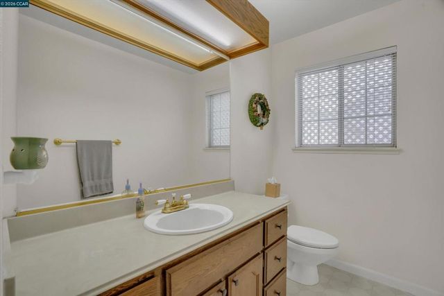 160 Meadow Brook Ct, Oakley, CA 94561