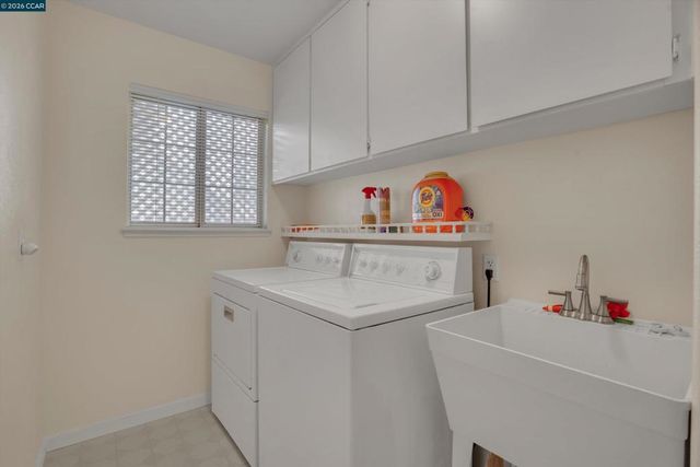 160 Meadow Brook Ct, Oakley, CA 94561